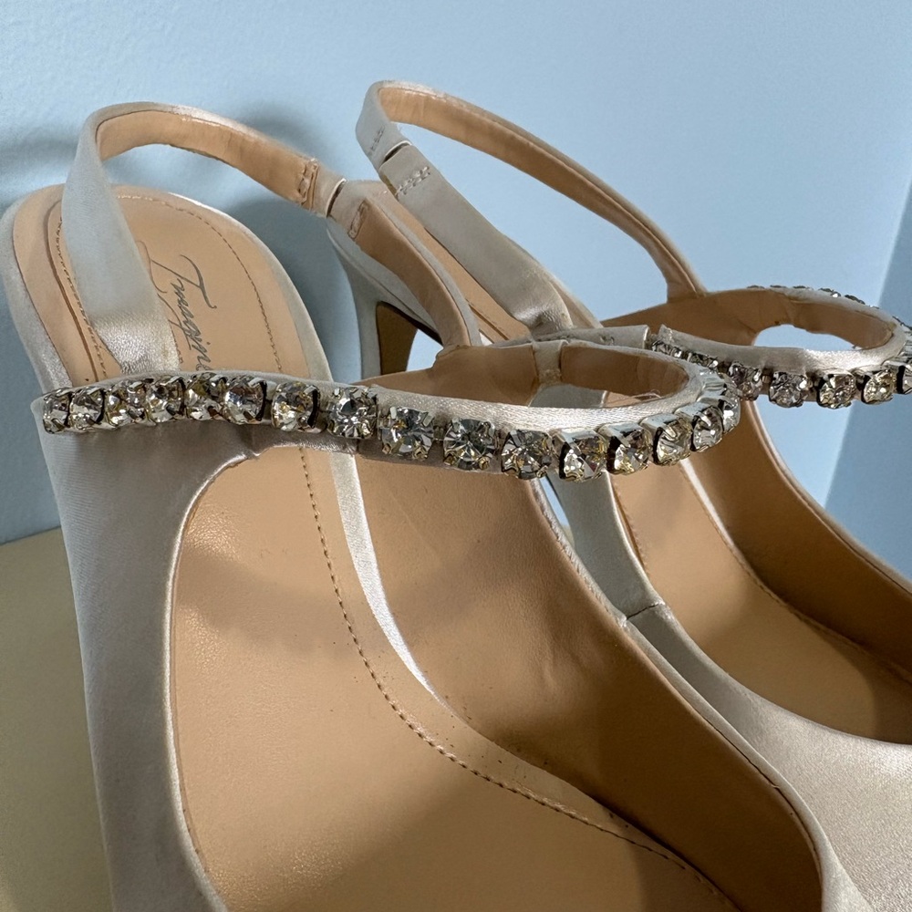 Vince Camuto Women's Ivory Slingback Heels - Picture 2 of 12